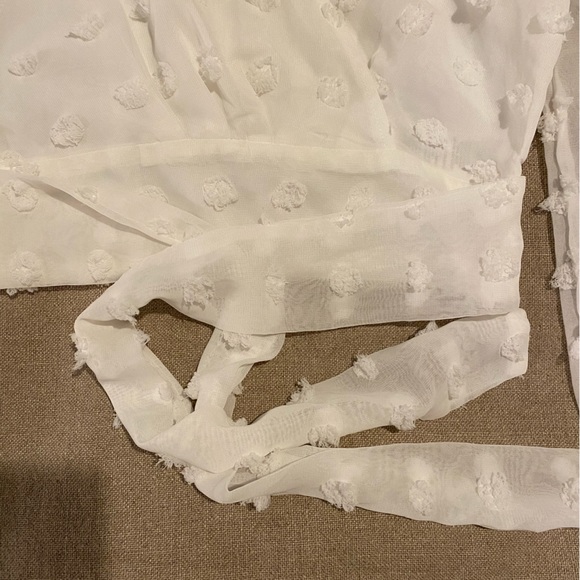 Altered State cropped wrap top with v-neck and banded bottom. Size Small - Picture 4 of 6